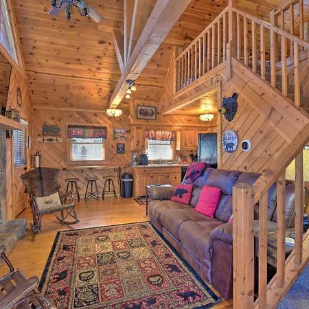 Helen Cabin With Deck And Hot Tub Less Than Half Mi To Main St Exterior foto