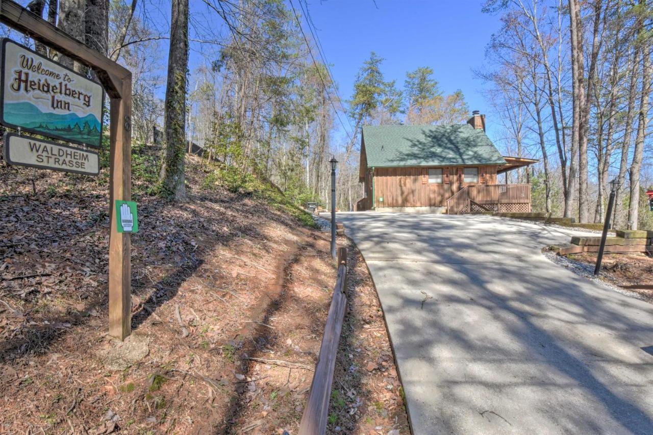 Helen Cabin With Deck And Hot Tub Less Than Half Mi To Main St Exterior foto